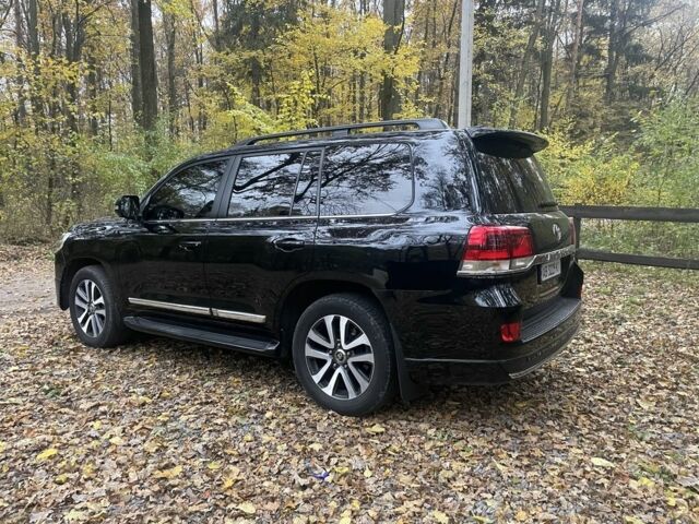 Черный Тойота Ленд Крузер 200, объемом двигателя 4.5 л и пробегом 240 тыс. км за 45000 $, фото 3 на Automoto.ua