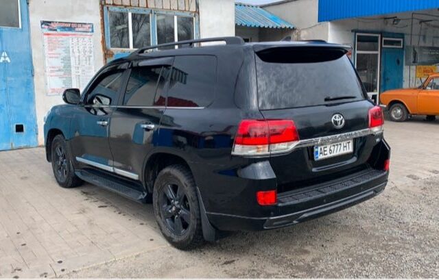 Черный Тойота Ленд Крузер 200, объемом двигателя 4.5 л и пробегом 220 тыс. км за 54994 $, фото 3 на Automoto.ua