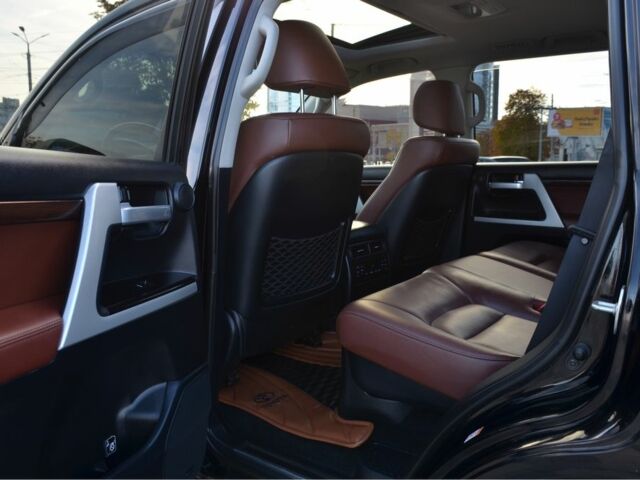 Черный Тойота Ленд Крузер 200, объемом двигателя 4.6 л и пробегом 137 тыс. км за 57500 $, фото 9 на Automoto.ua