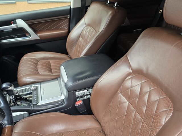 Черный Тойота Ленд Крузер 200, объемом двигателя 4.5 л и пробегом 278 тыс. км за 1083 $, фото 4 на Automoto.ua