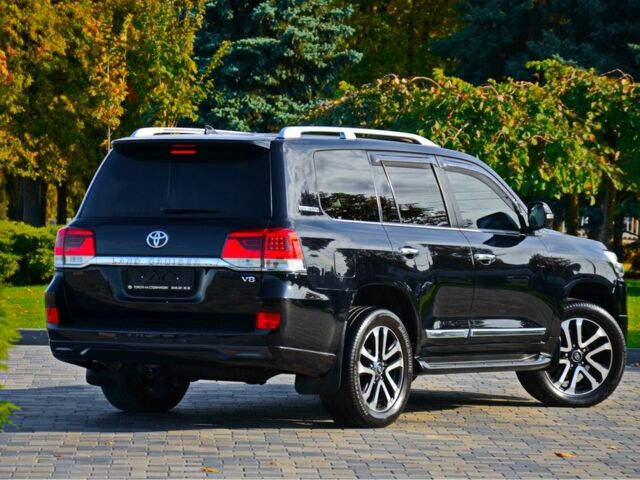 Черный Тойота Ленд Крузер 200, объемом двигателя 4.6 л и пробегом 137 тыс. км за 57500 $, фото 1 на Automoto.ua