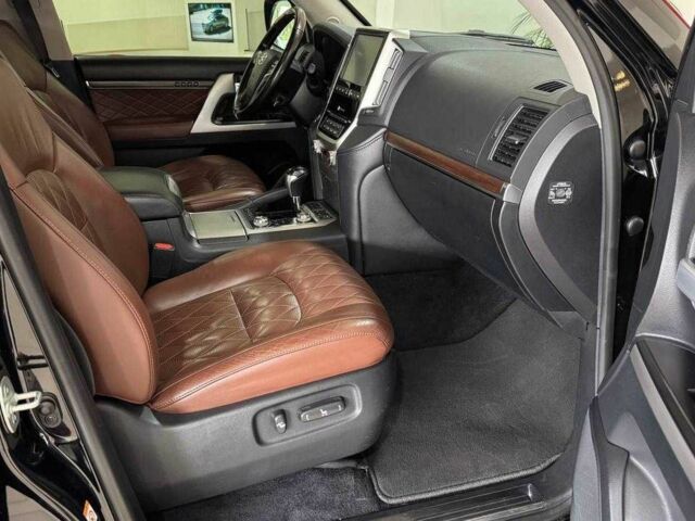 Черный Тойота Ленд Крузер 200, объемом двигателя 4.5 л и пробегом 250 тыс. км за 51049 $, фото 8 на Automoto.ua