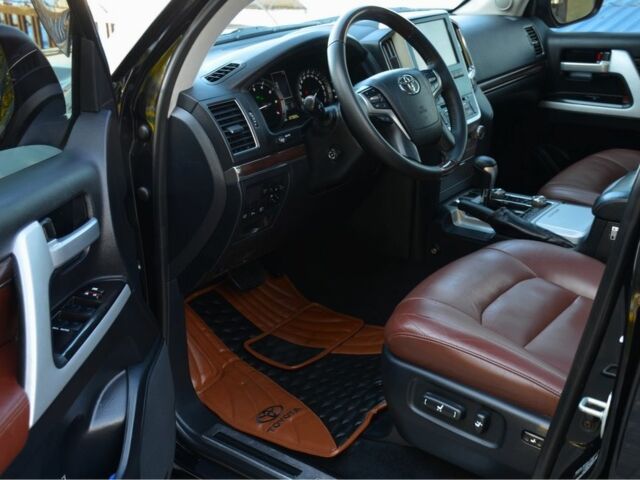 Черный Тойота Ленд Крузер 200, объемом двигателя 4.6 л и пробегом 137 тыс. км за 57500 $, фото 6 на Automoto.ua