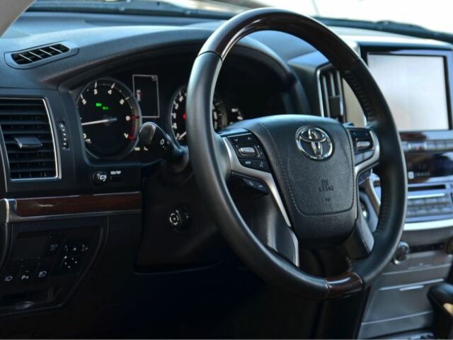 Черный Тойота Ленд Крузер 200, объемом двигателя 4.6 л и пробегом 137 тыс. км за 57500 $, фото 8 на Automoto.ua