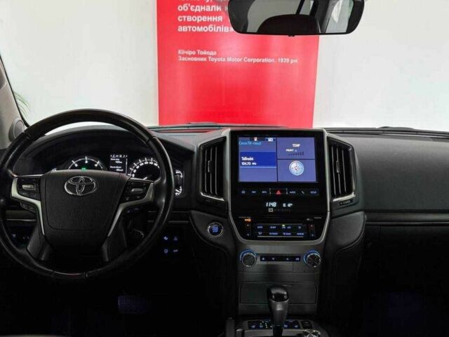 Черный Тойота Ленд Крузер 200, объемом двигателя 4.5 л и пробегом 250 тыс. км за 51049 $, фото 13 на Automoto.ua