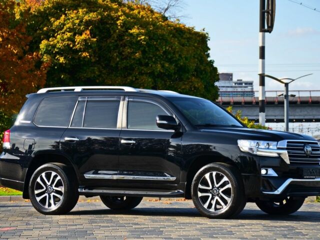 Черный Тойота Ленд Крузер 200, объемом двигателя 4.6 л и пробегом 137 тыс. км за 57500 $, фото 4 на Automoto.ua