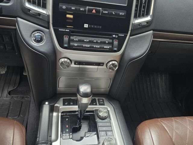 Черный Тойота Ленд Крузер 200, объемом двигателя 4.5 л и пробегом 278 тыс. км за 1083 $, фото 1 на Automoto.ua