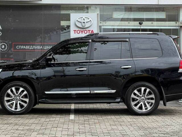 Черный Тойота Ленд Крузер 200, объемом двигателя 4.5 л и пробегом 250 тыс. км за 51049 $, фото 4 на Automoto.ua