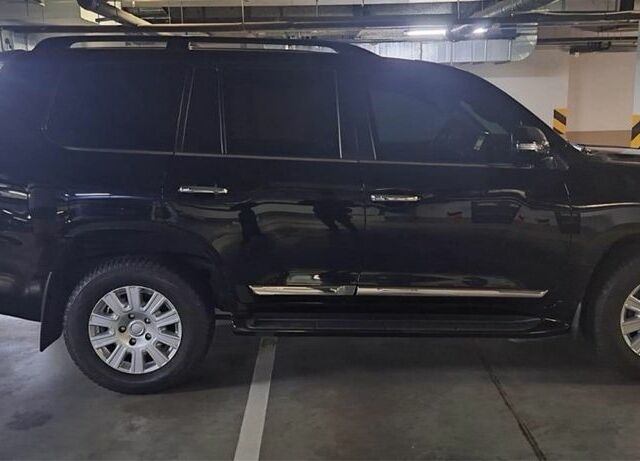 Черный Тойота Ленд Крузер 200, объемом двигателя 4.5 л и пробегом 43 тыс. км за 150000 $, фото 1 на Automoto.ua