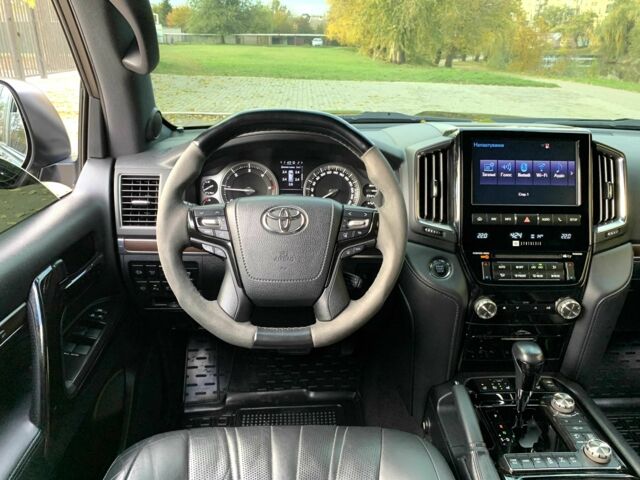 Черный Тойота Ленд Крузер 200, объемом двигателя 4.5 л и пробегом 190 тыс. км за 58888 $, фото 15 на Automoto.ua