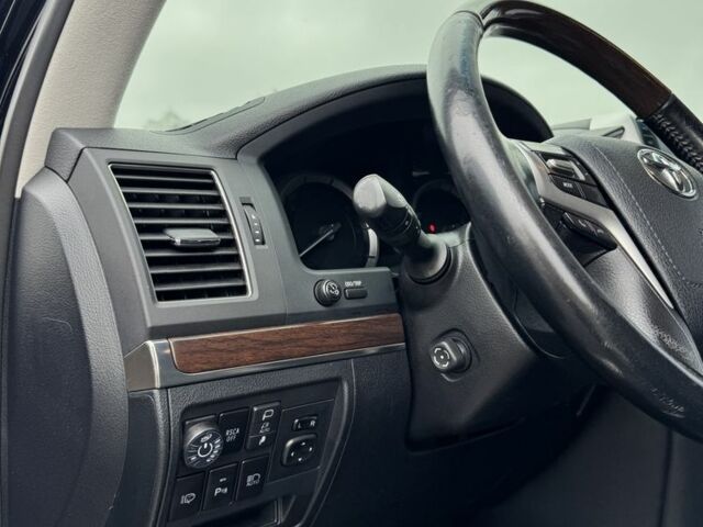 Черный Тойота Ленд Крузер 200, объемом двигателя 4.6 л и пробегом 115 тыс. км за 51900 $, фото 4 на Automoto.ua