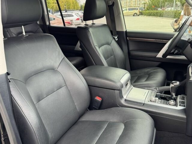 Черный Тойота Ленд Крузер 200, объемом двигателя 4.5 л и пробегом 113 тыс. км за 55000 $, фото 6 на Automoto.ua