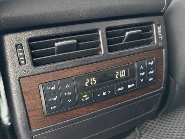 Черный Тойота Ленд Крузер 200, объемом двигателя 4.5 л и пробегом 113 тыс. км за 55000 $, фото 7 на Automoto.ua