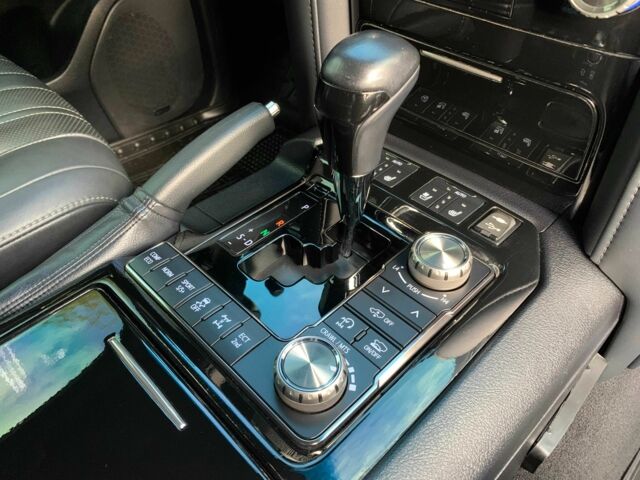 Черный Тойота Ленд Крузер 200, объемом двигателя 4.5 л и пробегом 190 тыс. км за 58888 $, фото 18 на Automoto.ua