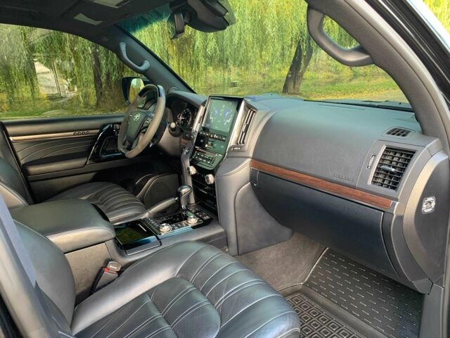 Черный Тойота Ленд Крузер 200, объемом двигателя 4.5 л и пробегом 190 тыс. км за 58888 $, фото 19 на Automoto.ua