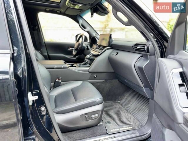 Черный Тойота Ленд Крузер 200, объемом двигателя 3.3 л и пробегом 154 тыс. км за 72990 $, фото 21 на Automoto.ua