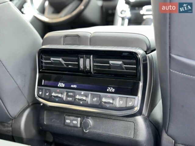 Черный Тойота Ленд Крузер 200, объемом двигателя 3.3 л и пробегом 154 тыс. км за 72990 $, фото 23 на Automoto.ua