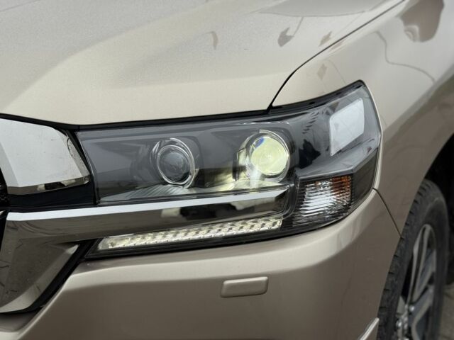 Коричневый Тойота Ленд Крузер 200, объемом двигателя 4.5 л и пробегом 250 тыс. км за 1254 $, фото 10 на Automoto.ua