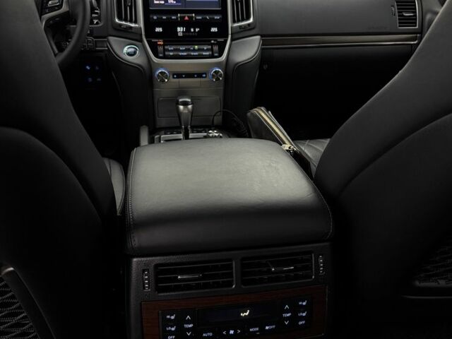 Коричневый Тойота Ленд Крузер 200, объемом двигателя 4.5 л и пробегом 250 тыс. км за 1254 $, фото 5 на Automoto.ua