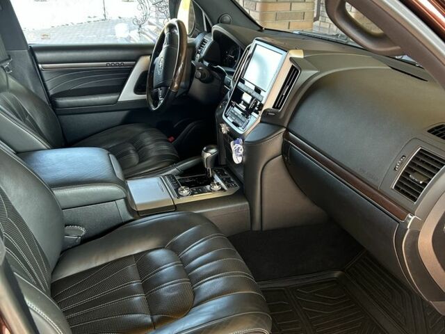 Коричневый Тойота Ленд Крузер 200, объемом двигателя 4.5 л и пробегом 101 тыс. км за 68000 $, фото 14 на Automoto.ua