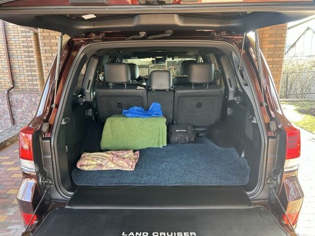 Коричневый Тойота Ленд Крузер 200, объемом двигателя 4.5 л и пробегом 101 тыс. км за 68000 $, фото 17 на Automoto.ua