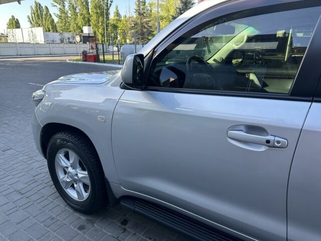 Серый Тойота Ленд Крузер 200, объемом двигателя 4.5 л и пробегом 330 тыс. км за 23900 $, фото 14 на Automoto.ua