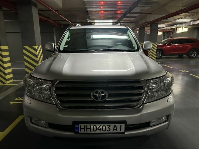 Серый Тойота Ленд Крузер 200, объемом двигателя 4.5 л и пробегом 330 тыс. км за 23900 $, фото 6 на Automoto.ua