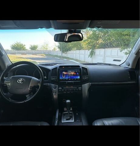 Серый Тойота Ленд Крузер 200, объемом двигателя 4.5 л и пробегом 330 тыс. км за 23900 $, фото 17 на Automoto.ua