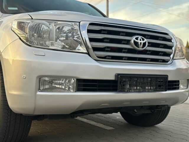 Серый Тойота Ленд Крузер 200, объемом двигателя 4.5 л и пробегом 340 тыс. км за 23000 $, фото 19 на Automoto.ua