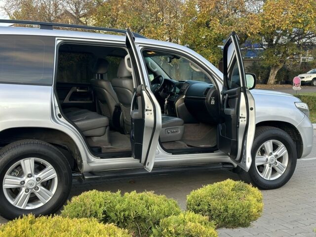 Серый Тойота Ленд Крузер 200, объемом двигателя 4.5 л и пробегом 340 тыс. км за 23000 $, фото 4 на Automoto.ua