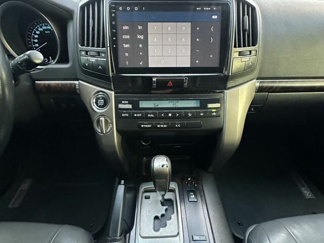 Серый Тойота Ленд Крузер 200, объемом двигателя 4.5 л и пробегом 340 тыс. км за 23000 $, фото 10 на Automoto.ua