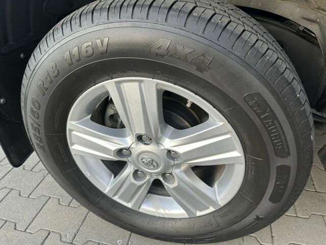 Серый Тойота Ленд Крузер 200, объемом двигателя 4.5 л и пробегом 340 тыс. км за 23000 $, фото 13 на Automoto.ua