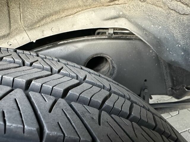 Серый Тойота Ленд Крузер 200, объемом двигателя 4.5 л и пробегом 340 тыс. км за 23000 $, фото 6 на Automoto.ua