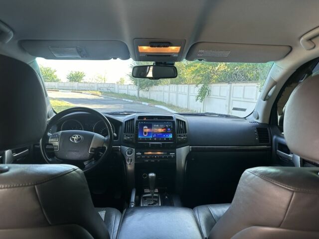 Серый Тойота Ленд Крузер 200, объемом двигателя 4.5 л и пробегом 330 тыс. км за 23900 $, фото 9 на Automoto.ua