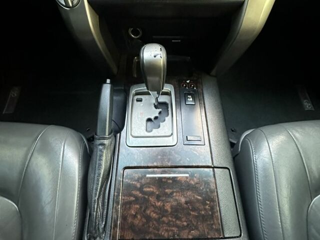 Серый Тойота Ленд Крузер 200, объемом двигателя 4.5 л и пробегом 340 тыс. км за 23000 $, фото 8 на Automoto.ua