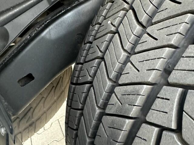 Серый Тойота Ленд Крузер 200, объемом двигателя 4.5 л и пробегом 340 тыс. км за 23000 $, фото 13 на Automoto.ua