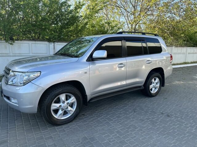 Серый Тойота Ленд Крузер 200, объемом двигателя 4.5 л и пробегом 330 тыс. км за 23900 $, фото 1 на Automoto.ua