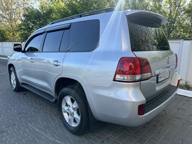 Серый Тойота Ленд Крузер 200, объемом двигателя 4.5 л и пробегом 330 тыс. км за 23900 $, фото 11 на Automoto.ua