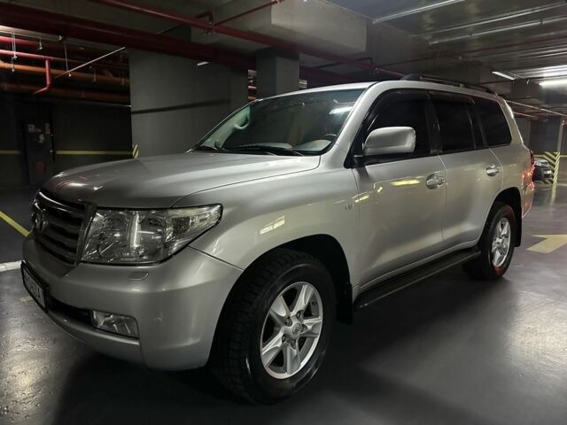 Серый Тойота Ленд Крузер 200, объемом двигателя 4.5 л и пробегом 330 тыс. км за 23900 $, фото 7 на Automoto.ua