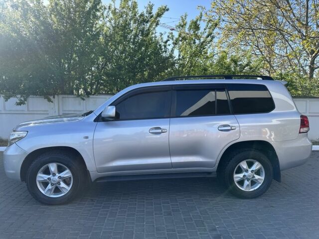 Серый Тойота Ленд Крузер 200, объемом двигателя 4.5 л и пробегом 330 тыс. км за 23900 $, фото 13 на Automoto.ua