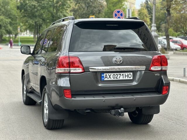 Серый Тойота Ленд Крузер 200, объемом двигателя 4.6 л и пробегом 213 тыс. км за 24000 $, фото 3 на Automoto.ua