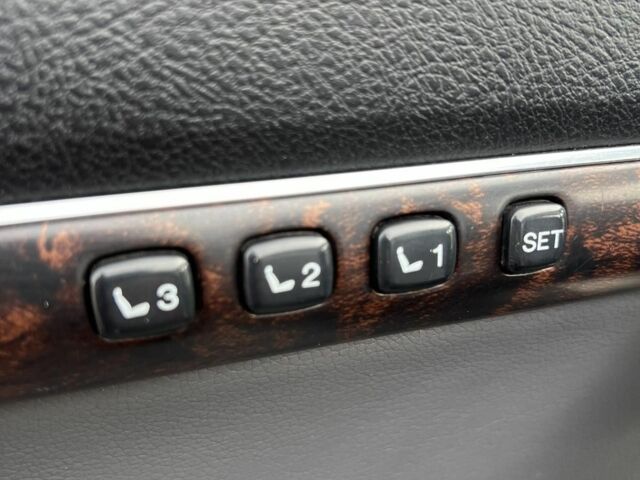 Серый Тойота Ленд Крузер 200, объемом двигателя 4.7 л и пробегом 222 тыс. км за 21500 $, фото 18 на Automoto.ua