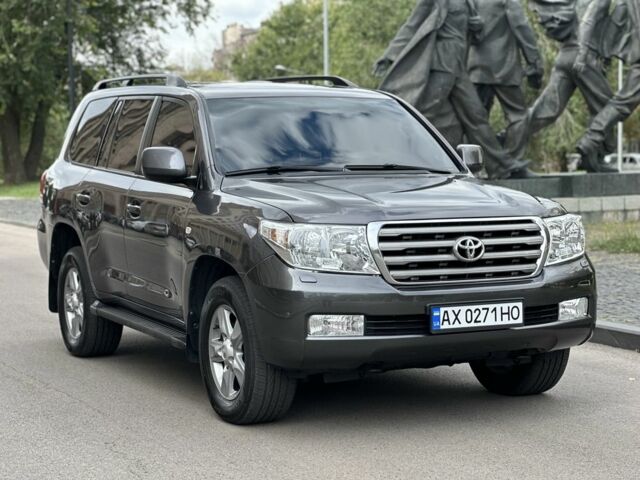 Серый Тойота Ленд Крузер 200, объемом двигателя 4.6 л и пробегом 213 тыс. км за 24000 $, фото 6 на Automoto.ua