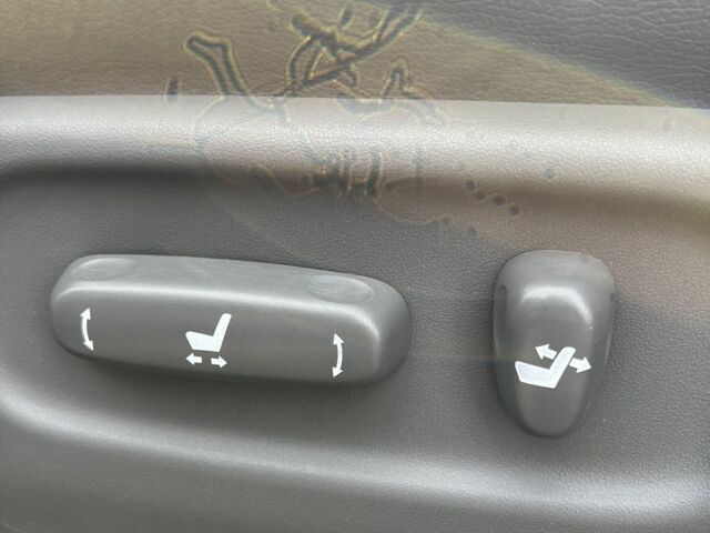 Серый Тойота Ленд Крузер 200, объемом двигателя 4.7 л и пробегом 222 тыс. км за 21500 $, фото 17 на Automoto.ua