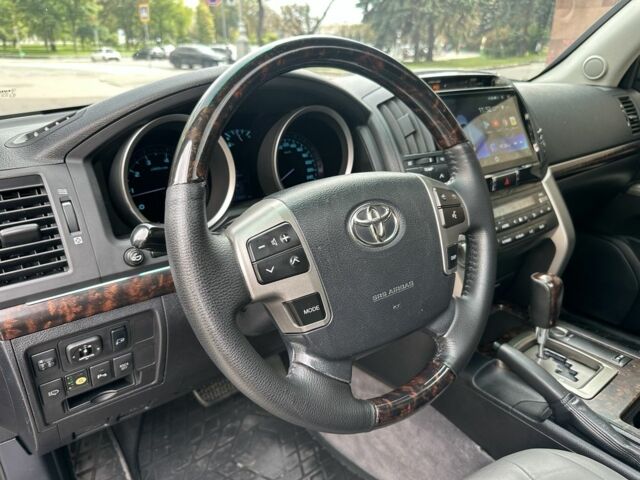 Серый Тойота Ленд Крузер 200, объемом двигателя 4.6 л и пробегом 213 тыс. км за 24000 $, фото 11 на Automoto.ua