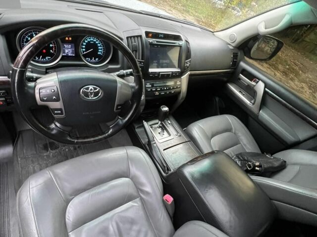 Серый Тойота Ленд Крузер 200, объемом двигателя 4.7 л и пробегом 222 тыс. км за 21500 $, фото 5 на Automoto.ua