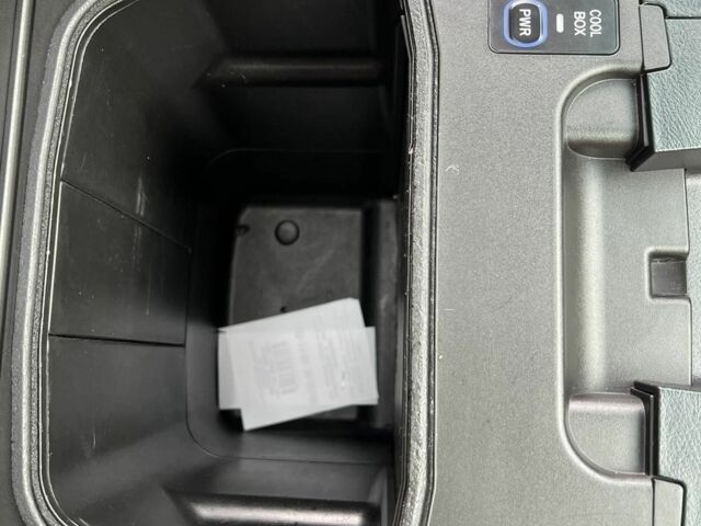 Серый Тойота Ленд Крузер 200, объемом двигателя 4.7 л и пробегом 222 тыс. км за 21500 $, фото 14 на Automoto.ua