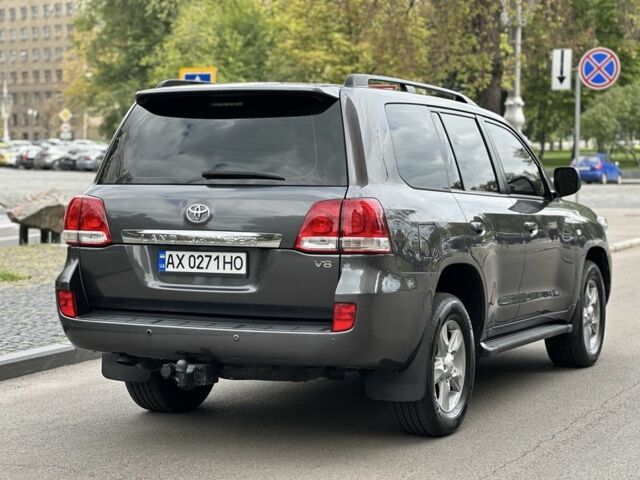 Серый Тойота Ленд Крузер 200, объемом двигателя 4.6 л и пробегом 213 тыс. км за 24000 $, фото 5 на Automoto.ua