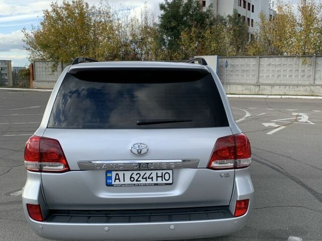 Серый Тойота Ленд Крузер 200, объемом двигателя 4.5 л и пробегом 205 тыс. км за 28000 $, фото 3 на Automoto.ua