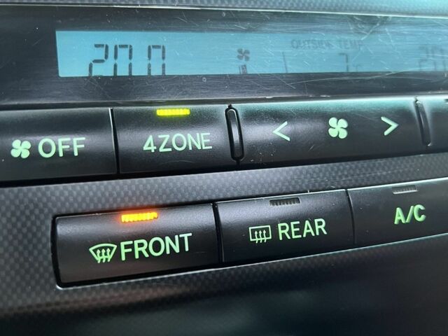 Серый Тойота Ленд Крузер 200, объемом двигателя 4.7 л и пробегом 222 тыс. км за 21500 $, фото 8 на Automoto.ua